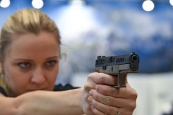 Tschechien klagt vor dem Europäischen Gerichtshof gegen EU-Waffenrichtlinie Pistole von CZ