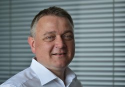 Tschechischer Finanzinvestor RSBC gibt die Übernahme des österreichischen Waffenherstellers STEYR ARMS bekannt. Tschechischer Finanzinvestor RSBC gibt die Übernahme des österreichischen Waffenherstellers STEYR ARMS bekannt.