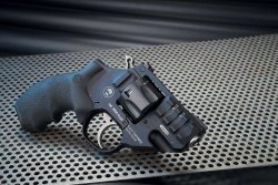 Umgang mit Gas- und Signalwaffen nach dem Waffengesetz Schreckschussrevolver Korth Sky Marshall in .380 R Knall