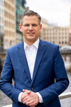 Analyse zum Handlungsbedarf im Waffenrecht: VDB legt Umfrageergebnisse zur Evaluierung des Waffenrechts vor Parlamentarischer Staatssekretär Christoph de Vries.