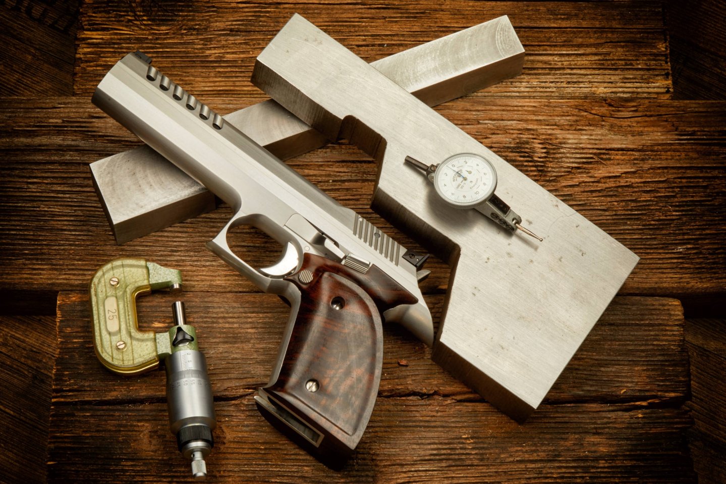 Das Meisterstück von Veit Rettinger Junior in .45 ACP Stahlblock und .45er-Pistole