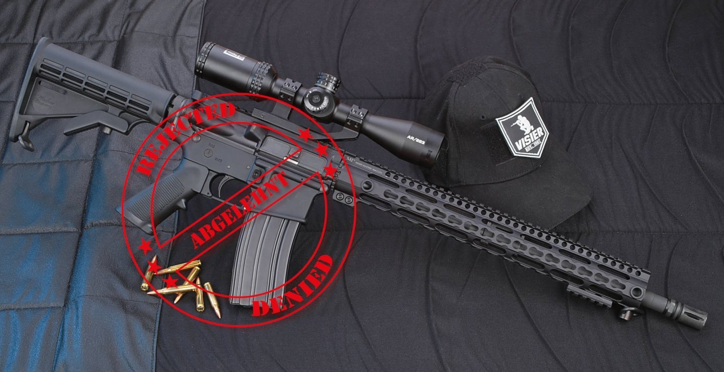 AR-15 mit großem Magazin und Stempel.