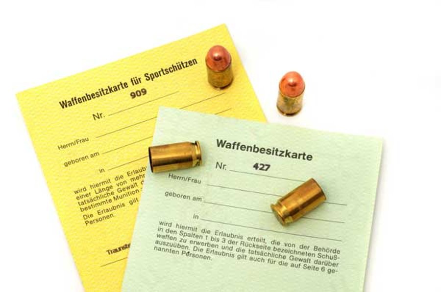 Waffenbesitzkarte Grüne und gelbe Waffenbesitzkarte
