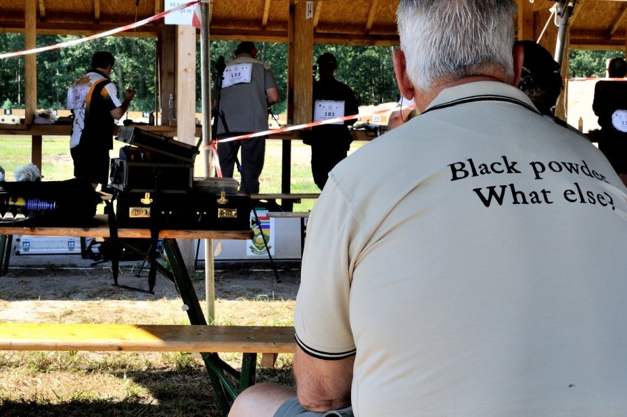 Historische Waffen von Davide Pedersoli Zuschauer WM Vorderladerschießen
