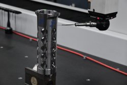 Besuch bei Canik: Einblick in die Geschichte, Entwicklung und Fertigung des erfolgreichen Waffenherstellers, festgehalten im Text und im Video Mithilfe einer 3D-Messmaschine wird die Einhaltung der Fertigungstoleranzen gecheckt.