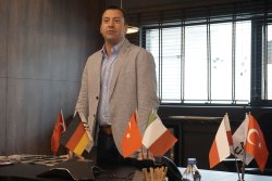 Besuch bei Canik: Einblick in die Geschichte, Entwicklung und Fertigung des erfolgreichen Waffenherstellers, festgehalten im Text und im Video SYS-Chef C. Utku Aral steht den Besuchern des Canik-Werks Rede und Antwort.