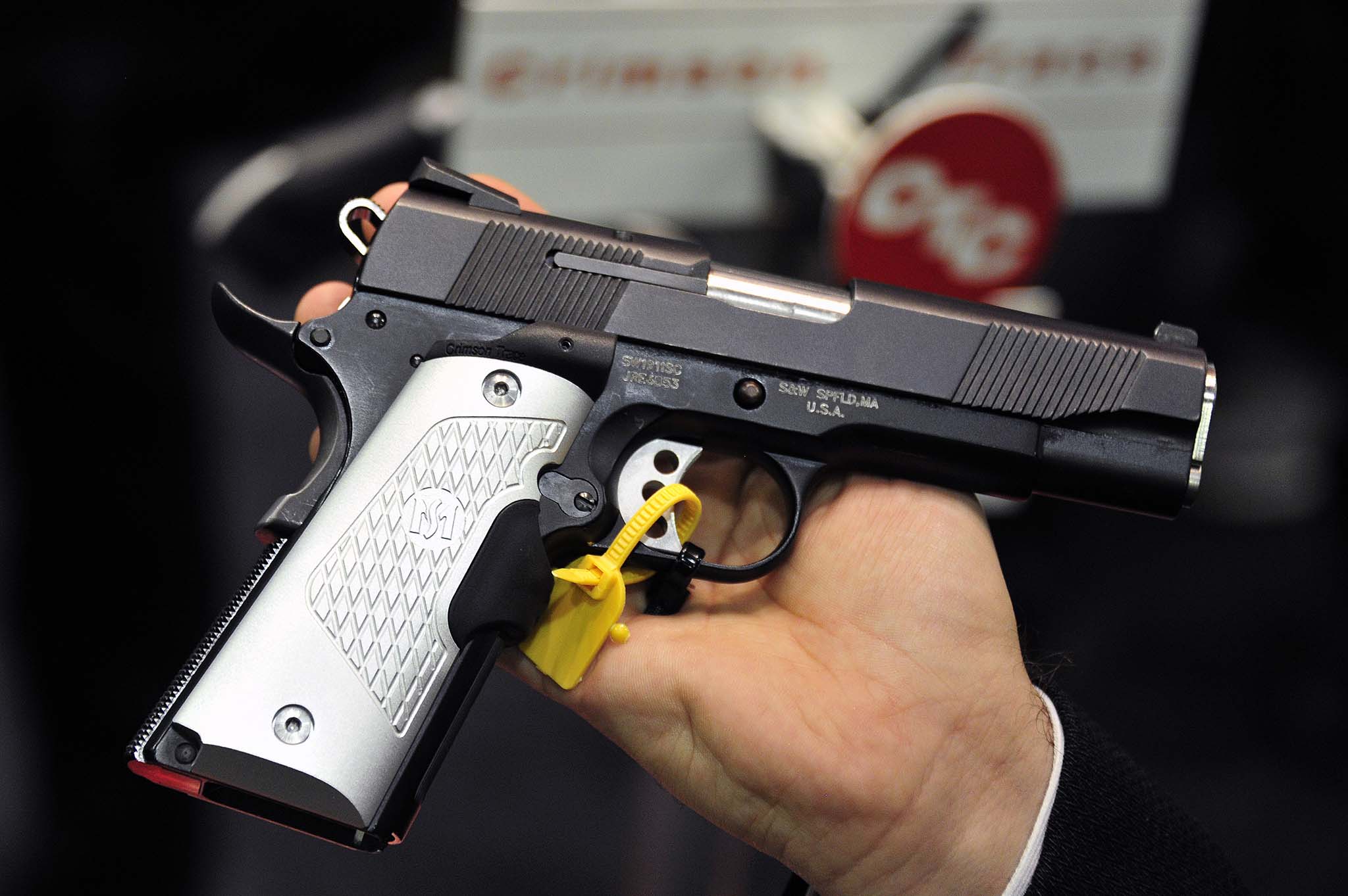 1911er: CRIMSON TRACE Lasergrips für Pistolen vom Typ 1911 1911er: CRIMSON TRACE Lasergrips für Pistolen vom Typ 1911