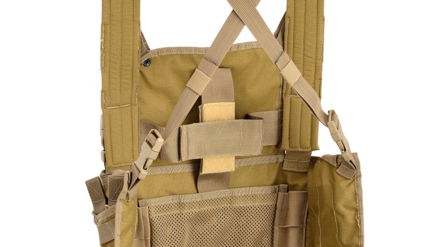 Der Vorderteil der Evolution Recon Harness-Weste von DEFCON 5 Der Vorderteil der Evolution Recon Harness-Weste von DEFCON 5