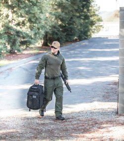 First Tactical: Ausrüstung für Profis Tactix 1-Day Rucksack von First Tactical im Einsatz