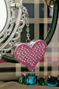 Pinke Produkte für die Selbstverteidigung Pinker Herz-Alarm für die Handtasche