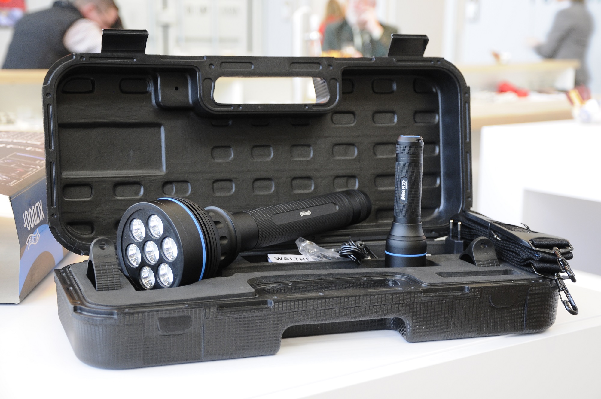 umarex: Leistungsstarke Taschenlampe Walther Pro XL7000R