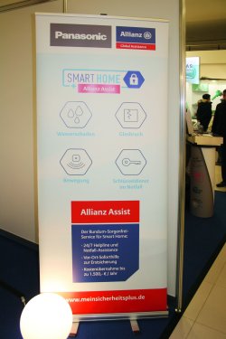 Heimsicherung: Wie überwache ich mein Heim und was, wenn dennoch ein Einbruch stattfindet? Messeplakat von Panasonic und Allianz zu Smart Home angeboten.