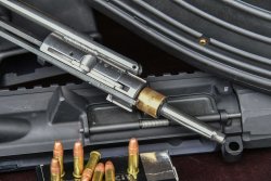 AR-15 .22lfB-Wechselsysteme von CMMG bei Brownells Detailansicht des Brownells CMMG Bravo SS 22LR Conversion Kit Einstecksystem für das Kaliber .22lfB