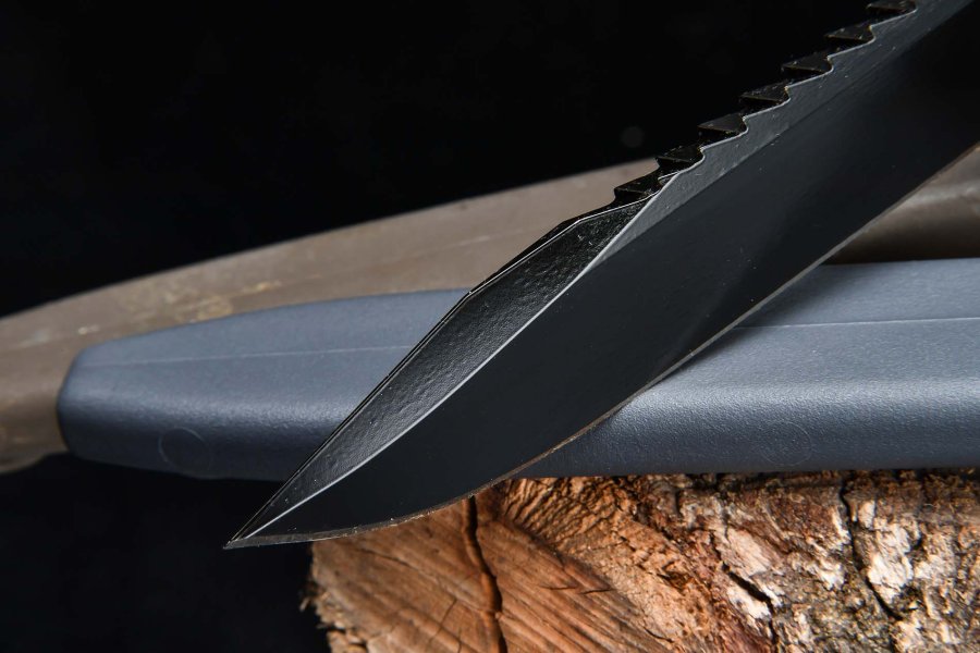 GLOCK Feldmesser: das legendäre Militärmesser des Pistolenherstellers Die Klinge des GLOCK Feldmessers mit robuster Säge aus dem Klingenrücken.