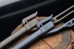 GLOCK Feldmesser: das legendäre Militärmesser des Pistolenherstellers Die Scheiden der GLOCK Militärmesser FM78 und FM81 im direkten Vergleich.