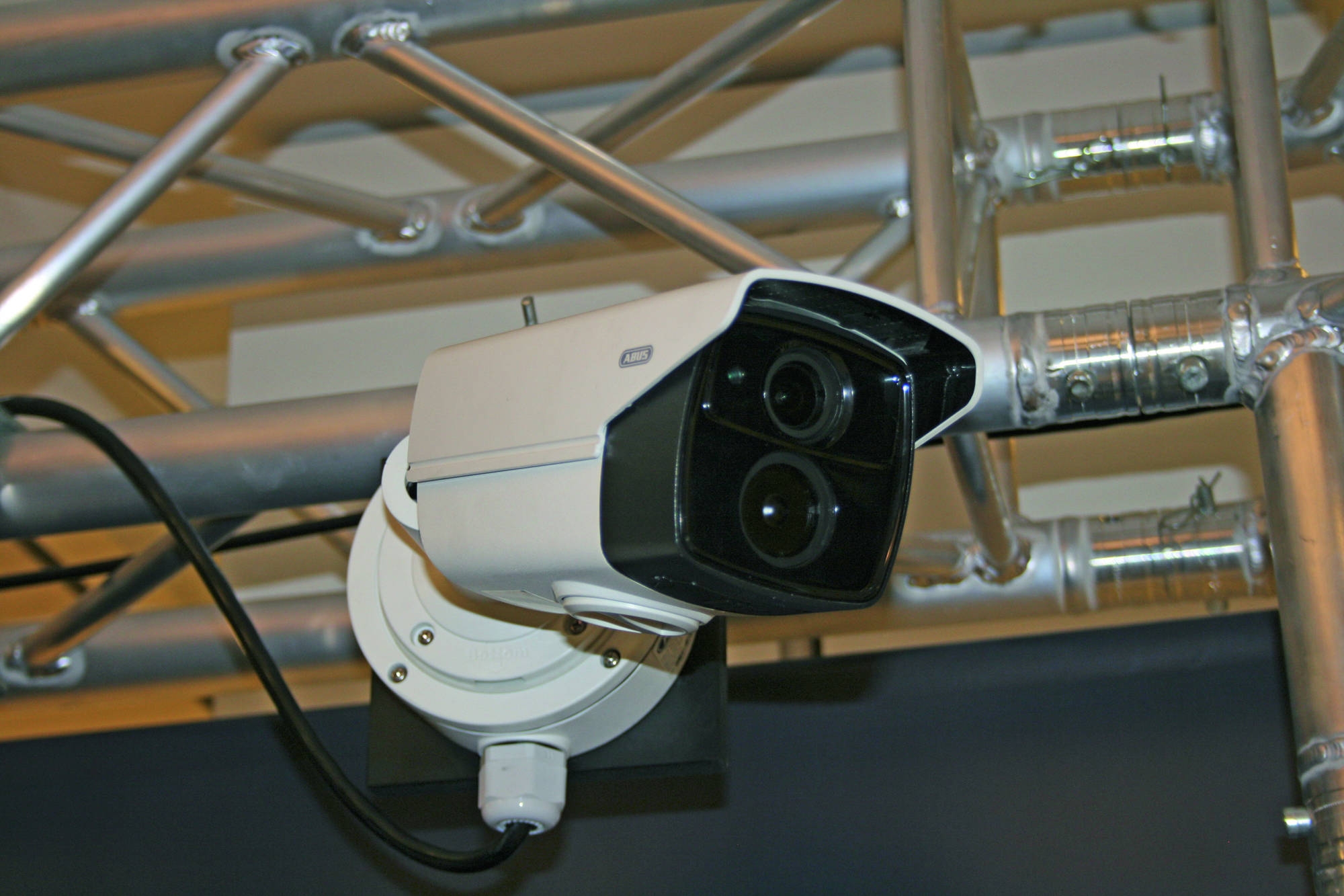 VISIER Special: Heimsicherung: Wie schütze ich mein Grundstück, mein Haus und meine Wohnung vor ungebetenen Gästen?