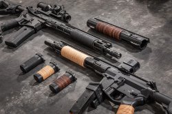 Zubehör von HERA Arms: Die Topseller-Accessoires im Überblick – Magazine, Schäfte, Griffe und Kompensatoren HERA Vorderschäfte IRSL und die Griffe HFGL und H15GL.