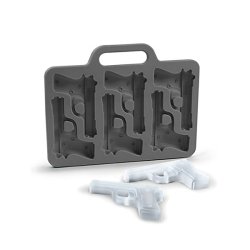 Eiwürfel in Pistolenform. Eiwürfel in Pistolenform.