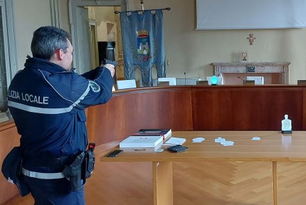 Praxis-Check Trainingssysteme: Das interaktive Laser Ammo i-MTTS , SureStrike-Patronen und Trainingswaffen beim Einsatztraining italienischer Polizisten Praxis-Check Trainingssysteme: Das interaktive Laser Ammo i-MTTS , SureStrike-Patronen und Trainingswaffen beim Einsatztraining italienischer Polizisten