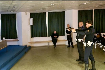 Praxis-Check Trainingssysteme: Das interaktive Laser Ammo i-MTTS , SureStrike-Patronen und Trainingswaffen beim Einsatztraining italienischer Polizisten Praxis-Check Trainingssysteme: Das interaktive Laser Ammo i-MTTS , SureStrike-Patronen und Trainingswaffen beim Einsatztraining italienischer Polizisten