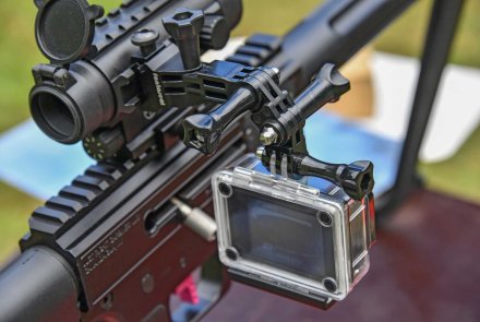 Test: MINOX ACX 400 WiFi Action Cam für Freizeit und Schießstand MINOX ACX 400 WiFi Action Cam Kamera an Gewehr montiert