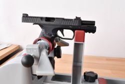 Test: Tipton Best Gun Vise und Rapid Bore Guide Kit – was bringt das Waffenpflegezubehör von STROBL.cz? Arsenal Firearms Stryk B in Tipton Best Gun Vise