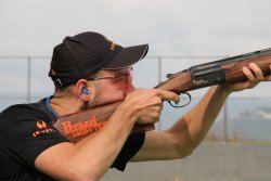 Gehörschutz SHOTHUNT PBS Gabriele Rossetti beim Wurftaubenschießen