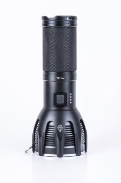 Nextorch Saint Torch 30 V2.0 stehend