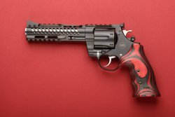 caliber 6/2019 KORTH NXR in .44 Magnum in linker Seitenansicht.