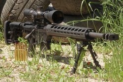 caliber 7+8/2019 Ruger Precision Rifle auf Zweibein im Gras