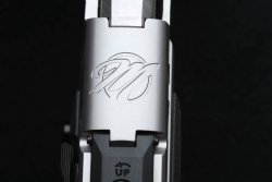 caliber 7+8/2019 Mastershop-Gravur auf einer SIG Sauer P226 X-Five Facettes