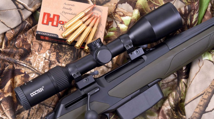 caliber 11+12/2016 Hornady-Verpackung und -Munition neben Merkel RX Helix im Laub.
