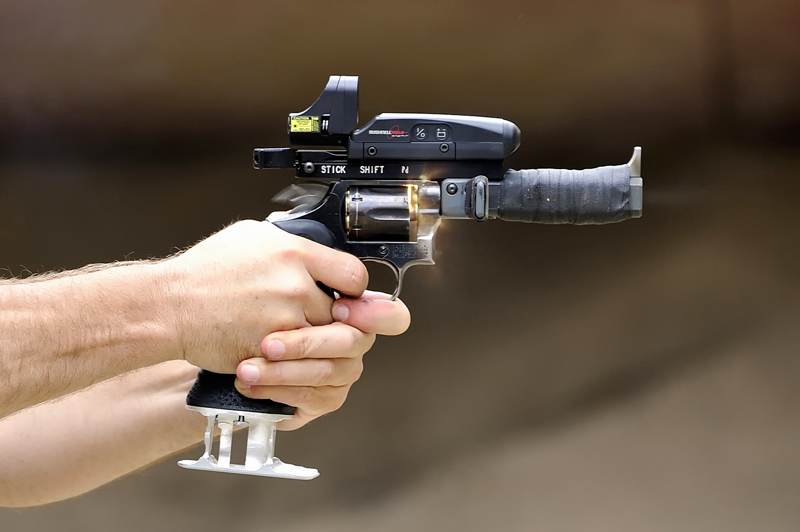 ar-15: Inhalt: caliber 04 / 2013