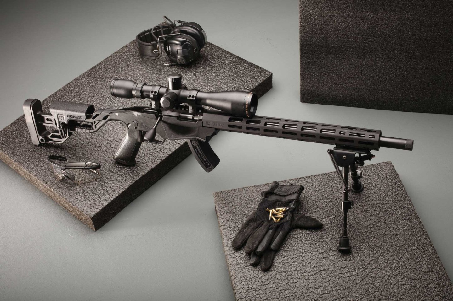 caliber 7+8/2018 Ruger Precision Rimfire auf Zweibein.