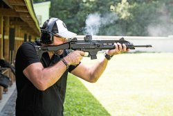 caliber 1/2021 Schütze mit dem CZ Scorpion EVO 3 S1 in 9 mm Luger in Action.