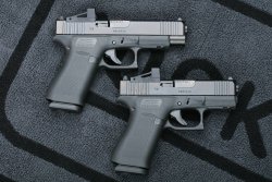 caliber 1/2021 GLOCK 48 MOS (oben) und G43X MOS (unten) in 9 mm Luger.
