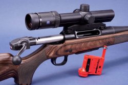 caliber 3/2022 jetzt im Handel, wieder vollgepackt mit Tests und aktuellen Infos Haenel Jaeger NXT mit offenem Verschluss.