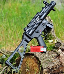 caliber 3/2022 jetzt im Handel, wieder vollgepackt mit Tests und aktuellen Infos Angelehnte HK SP5K.