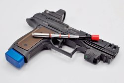 caliber 6/2020 Laser Ammo SureStrike-System auf Sportpistole