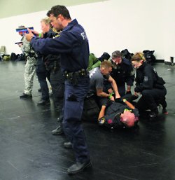 VISIER 5/2019 Polizisten üben die Rettung verwundeter Kollegen