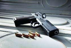 VISIER 5/2019 Phoenix Redback Carry Shield mit Patronen