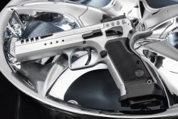 VISIER 8/2020 Tanfoglio Limited Custom auf einer Felge