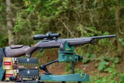 VISIER 9/2019 Sauer S303 in 8x57 IS auf einem Caldwell Einschießbock mit Munition.