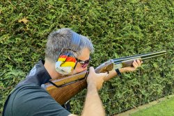 VISIER 1/2021 Thomas Höfs mit Zoli Z-Gun im Anschlag