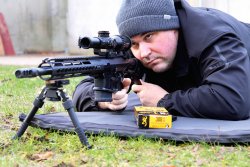 VISIER 4/2021 HERA Arms 7SIX2 mit einem 1-8x24 PM II Short Dot Dual CC im Anschlag