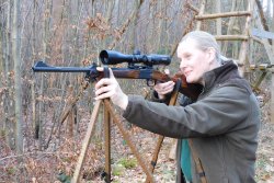 VISIER 6/2021 Autorin Carola Rahtjens mit der Merkel K5 Black/Extreme