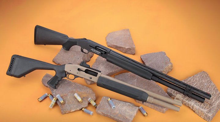 Die schwarze Mossberg 930 JM Pro und die Mossberg Tactical SPX in Tan.