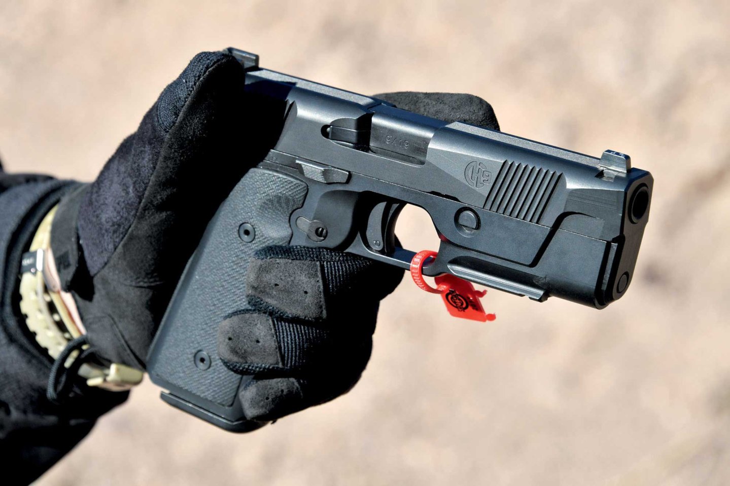 VISIER 3/2017 Hudson H 9 in der Hand gehalten.