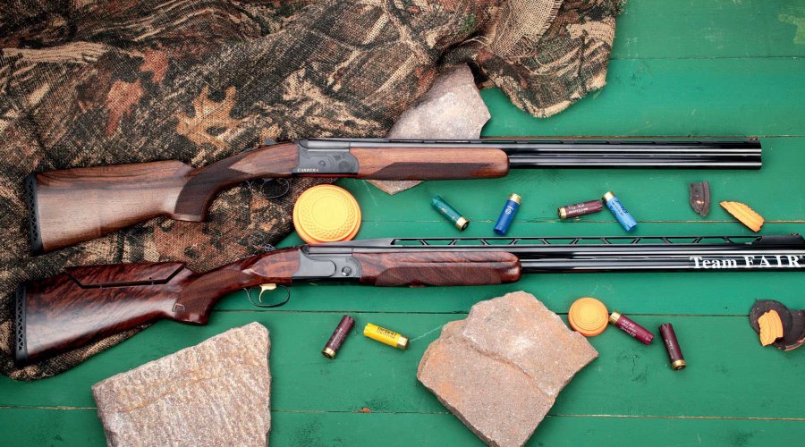 VISIER 7/2017 F.A.I.R. Carrera Sporting (oben) und die F.A.I.R. Racing II Sporting in rechter Seitenansicht mit Schrotmunition auf grünem Hintergrund zwischen Steinen und einer Decke.