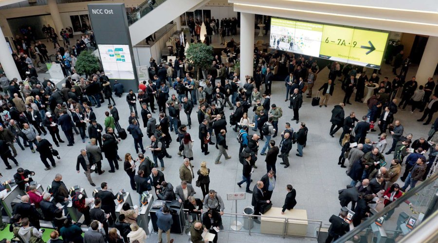 VISIER 4/2017 Eingansbereich der IWA OutdoorClassics 2017.